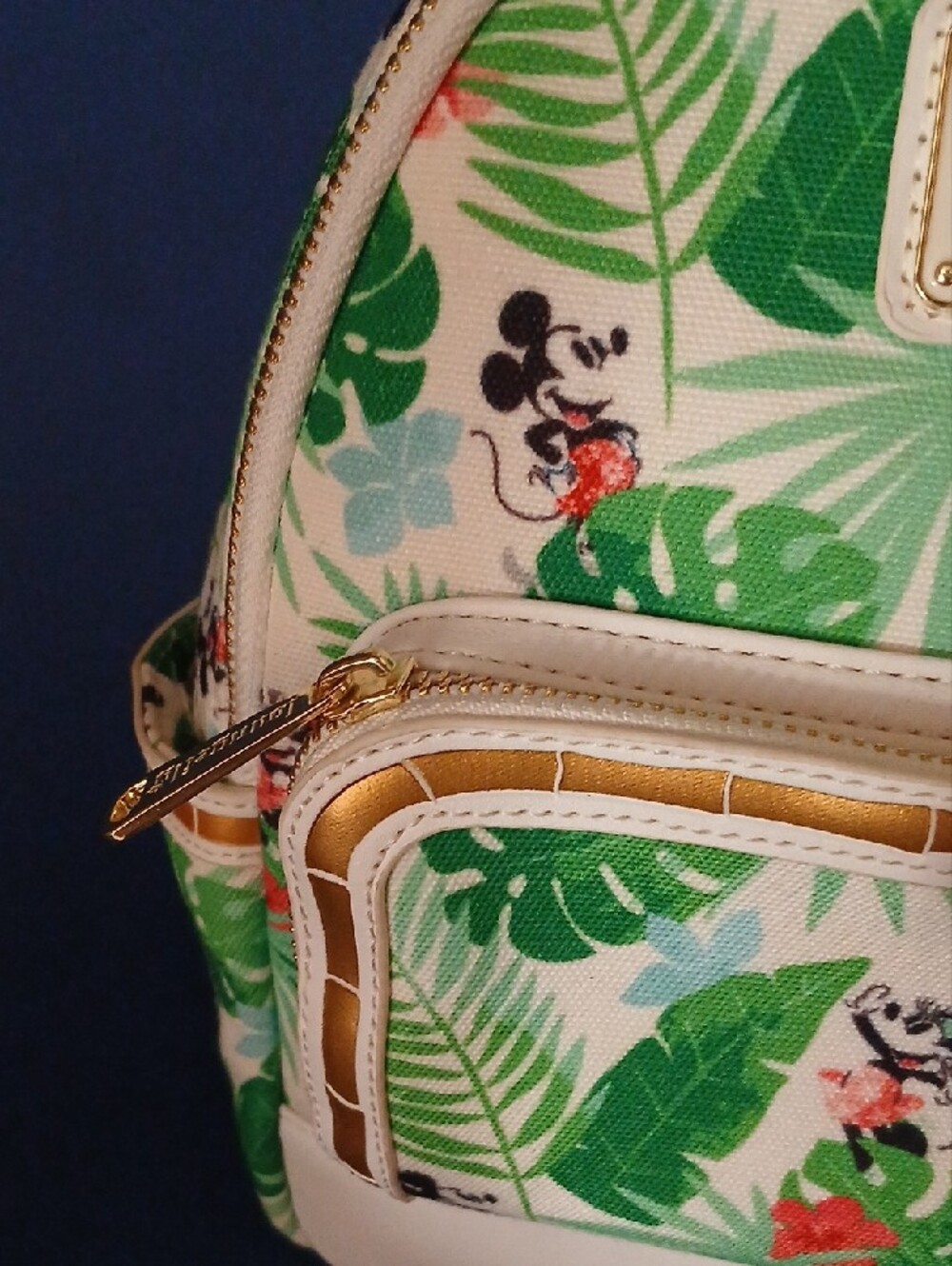 Loungefly White & Green Mickey Tropical Leaf Mini Backpack Like New - Picture 8 of 8